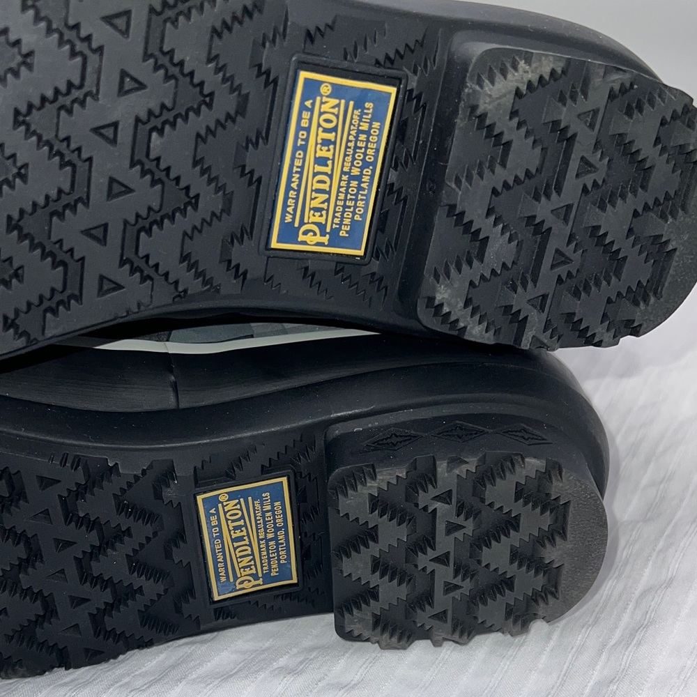 Pendleton Black & Gray Geometric Pattern Rain Boo… - image 15